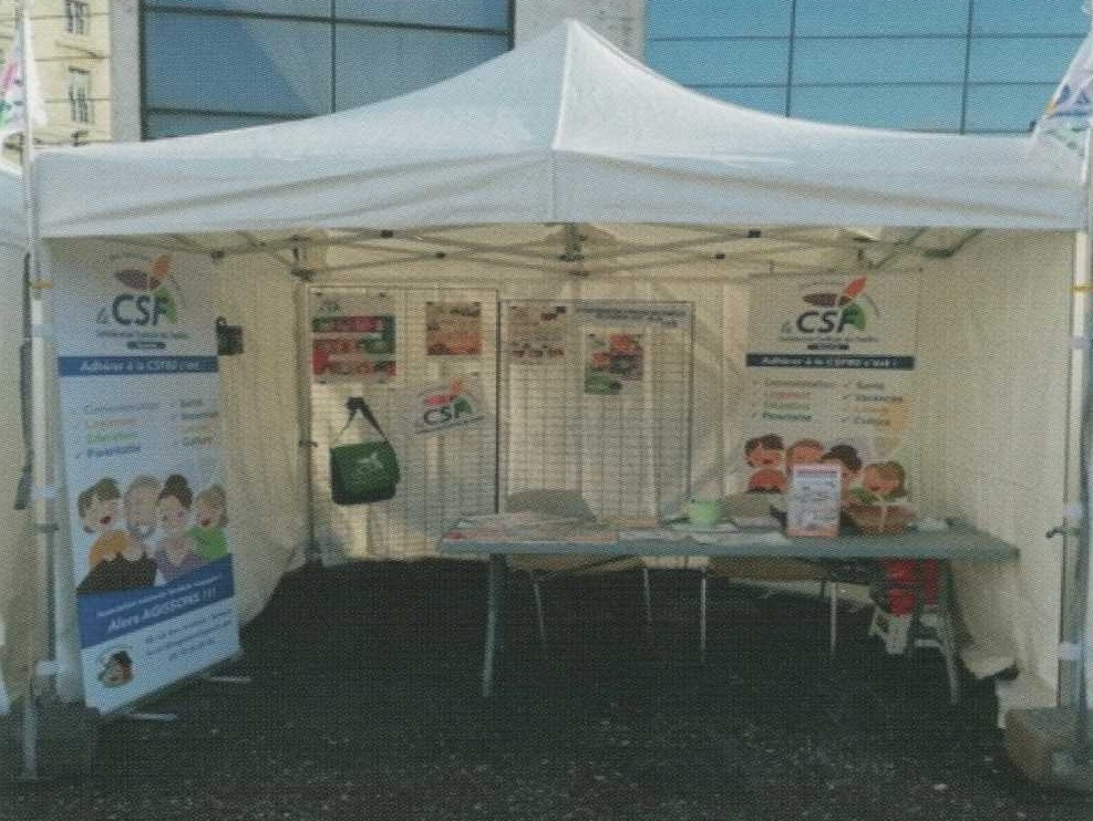 Stand de la CSF lors d'une rencontre avec les habitants